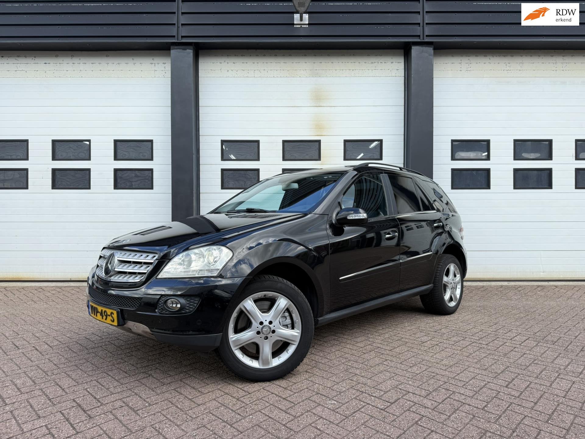 Mercedes-Benz ML 500 4MATIC Grijs Kenteken Complete Stoelen, Auto's, Bestelauto's, Automaat, 5461 cc, Gebruikt, 8 cilinders