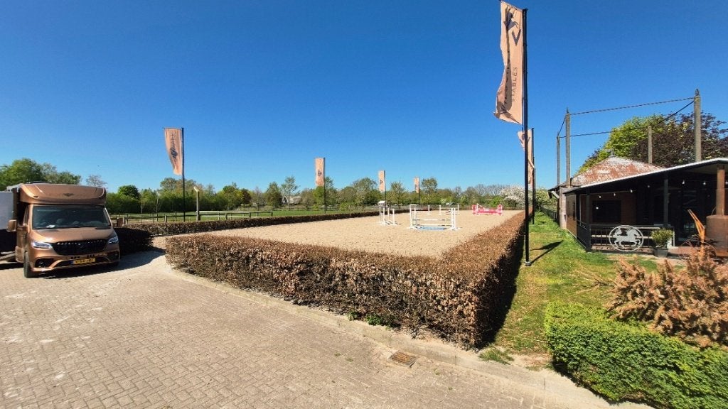 Vakantiestalling paarden in Otterlo op de Veluwe, Stalling, 4 paarden of pony's of meer