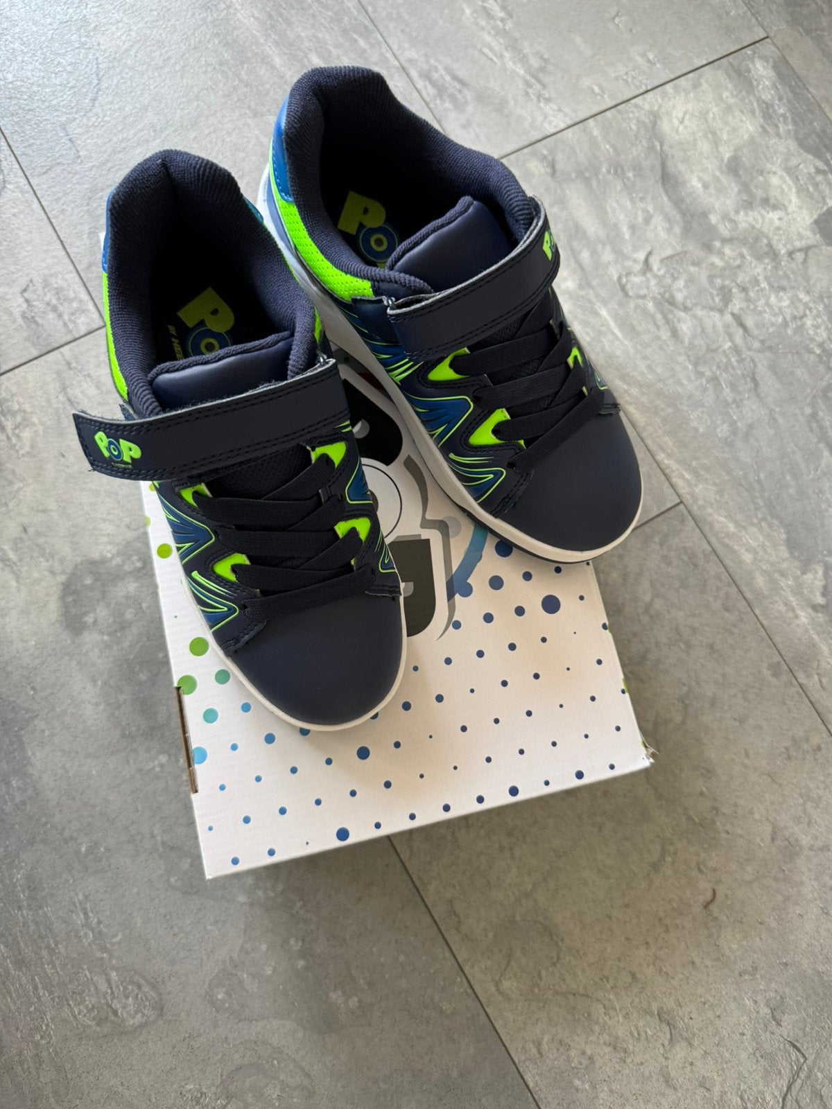 Pop skate shoenen rollers maat 35, Ophalen of Verzenden, Zo goed als nieuw