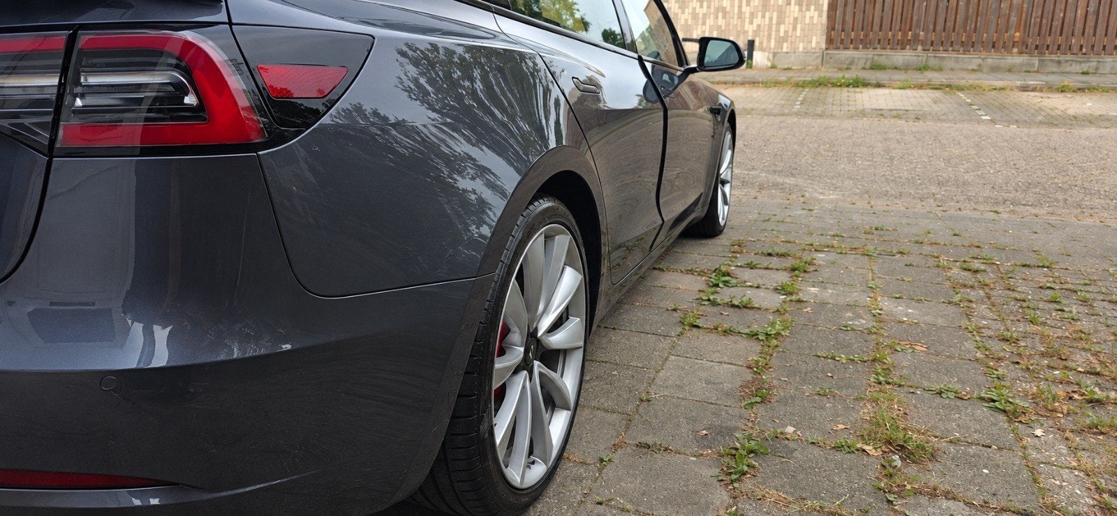 Foto 21 van Tesla Model 3 2019 Performance Grijs | 83% SOH / NW banden |