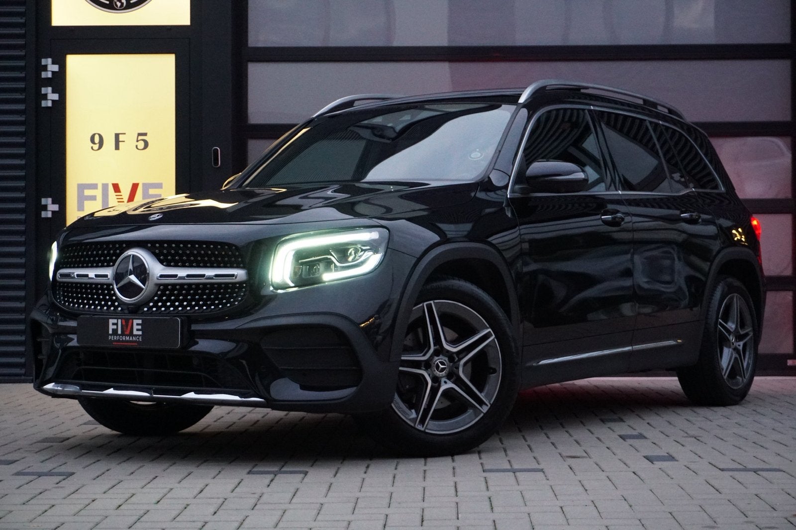 Mercedes-Benz GLB 200 AMG 7P. / Pano / Elek. Stoel / 360Cam, Dealer onderhouden, 1800 kg, 4 cilinders, 7 stoelen