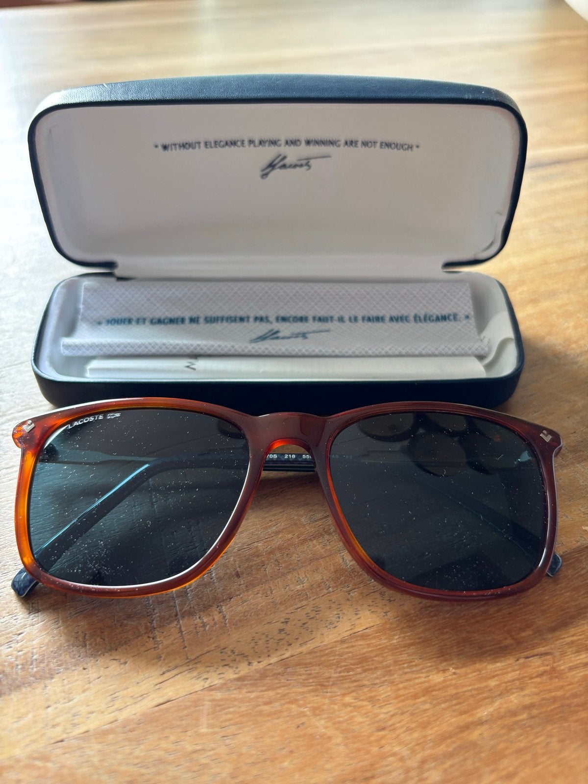 Lacoste zonnebril bruin met hardcase etui, Overige merken, Zonnebril, Bruin, Ophalen of Verzenden