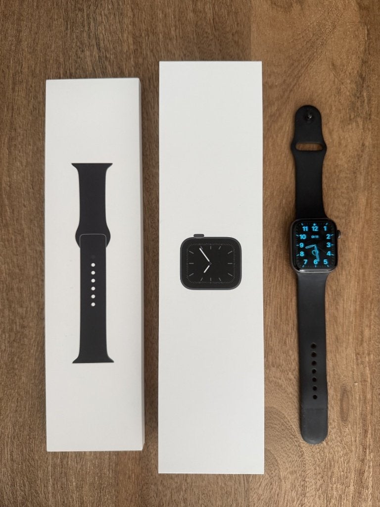 Apple Watch Series 5 44 mm, Sieraden, Tassen en Uiterlijk, Smartwatches, Ophalen, Gebruikt, Apple Watch ⌚️, Zwart