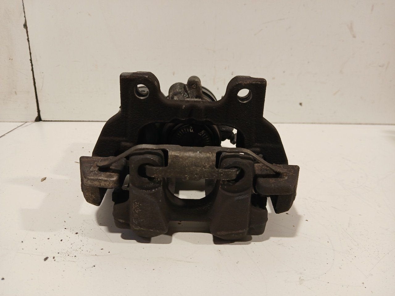 Remklauw links achter BMW 1 serie, Auto-onderdelen, Onderdelen@venauto.nl, Van der Ven Autorecycling B.V., Gebruikt, Ettenseweg 76, 4706 PB Roosendaal, The Netherlands