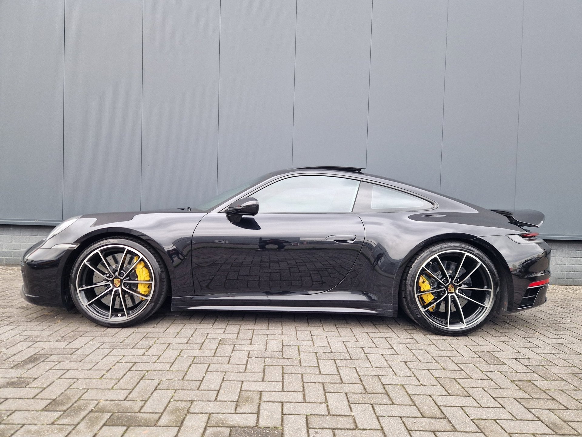 Porsche 911 992 3.0 Carrera 4S 450PK /Org NL/PCCB keramisch!, Automaat, Gebruikt, Panoramadak, 4 stoelen