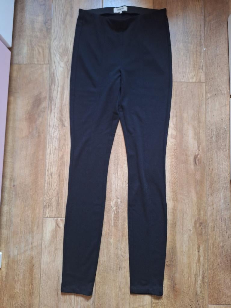 Zwarte broek Zalando Essentials S, Zwart, Zalando, Ophalen of Verzenden, Zo goed als nieuw