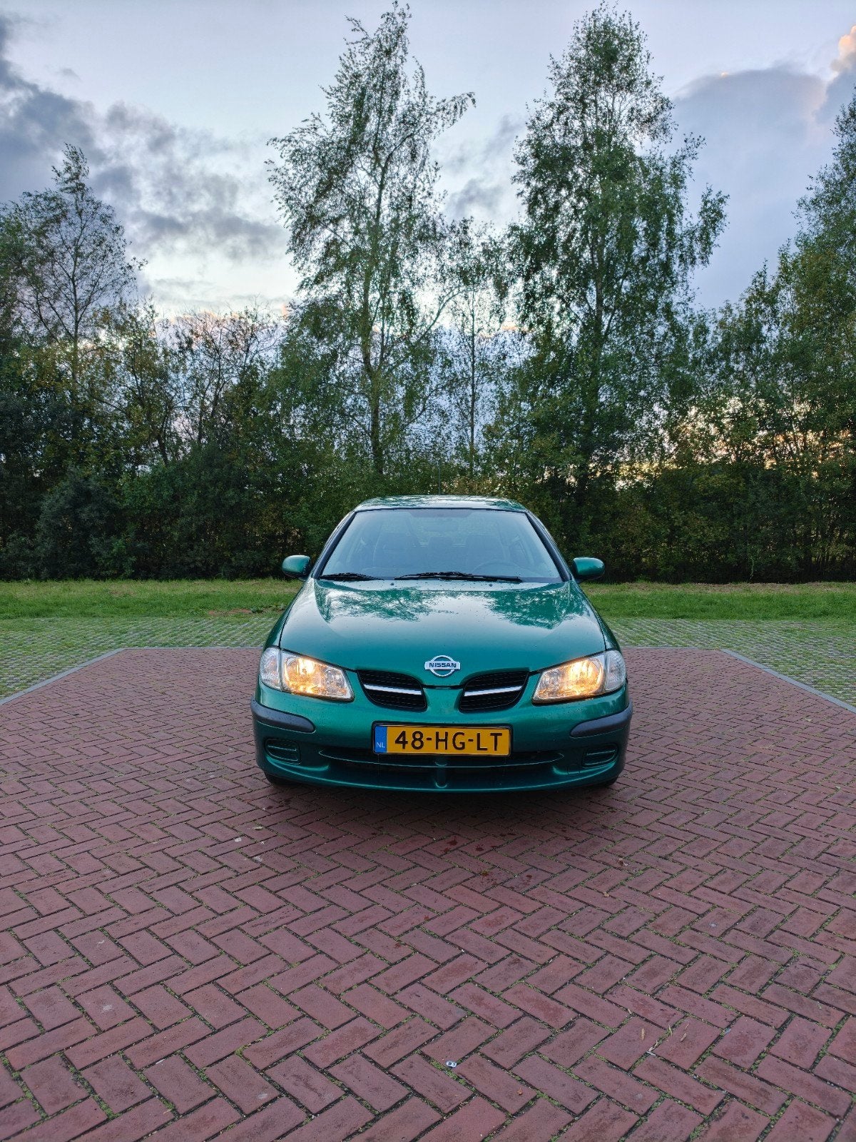 Nissan Almera 1.5 3D 2001 Groen Airco Trekhaak, Auto's, 15 km/l, 1498 cc, 4 cilinders, 1165 kg