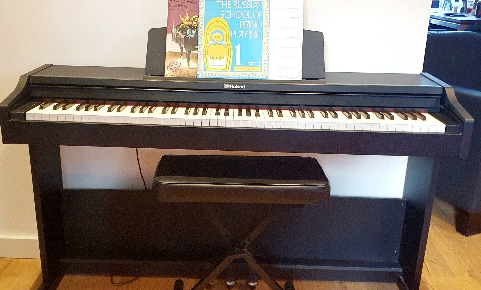 Roland RP102 Digitale Piano met kruk en koptelefoon, Muziek en Instrumenten, Ophalen, Zwart, Digitaal, Zo goed als nieuw