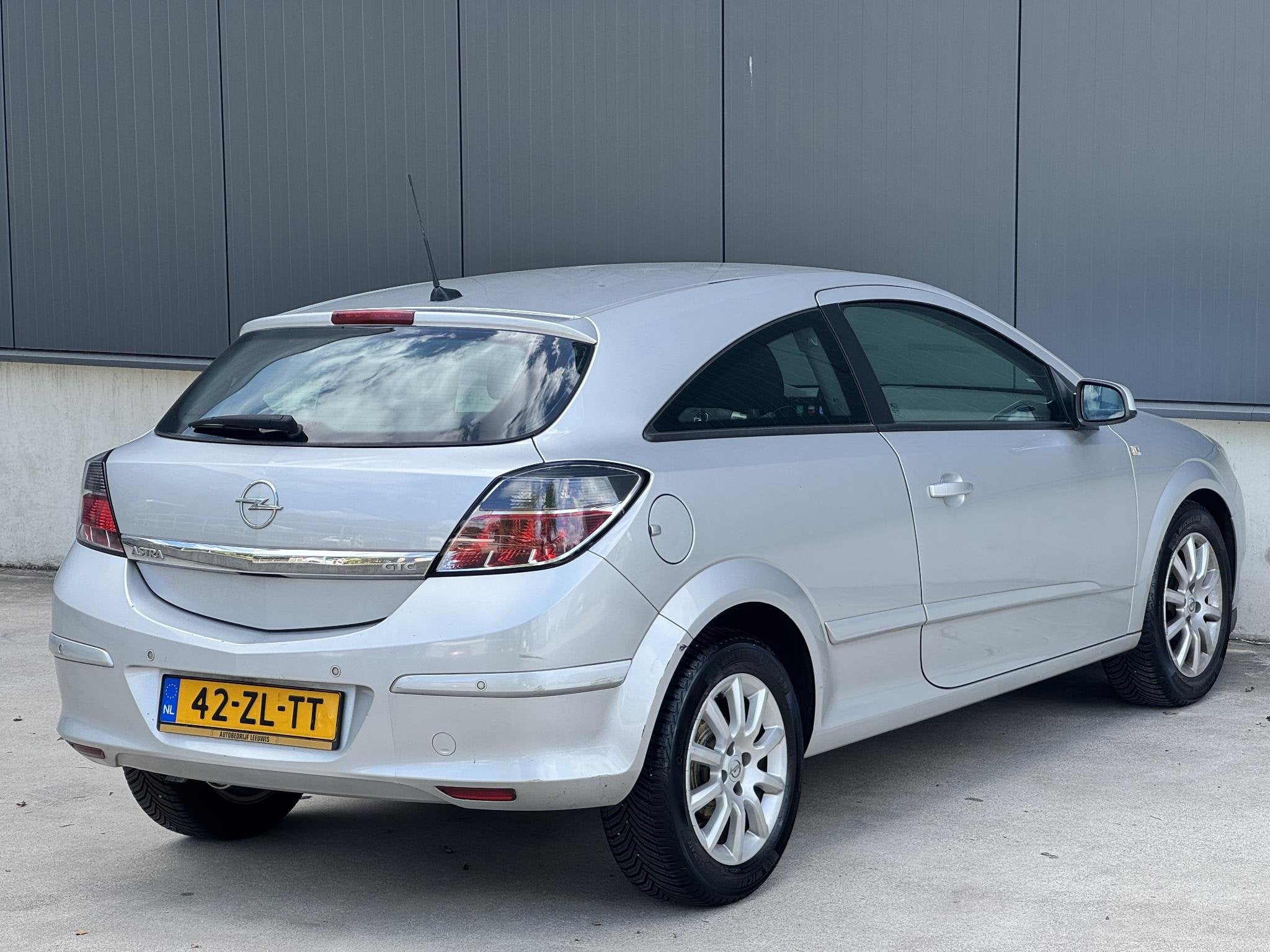 Opel Astra GTC 1.4 Carplay / Airco / Cruise control, Auto's, Voorwielaandrijving, Stof, Gebruikt, Zwart