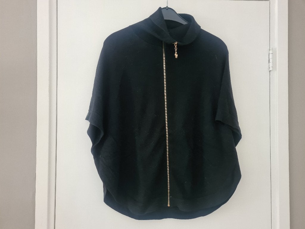 Een zwart vestje met vleermuisachtige mouwen, Kleding | Dames, Ophalen of Verzenden, Zo goed als nieuw, Maat 46/48 (XL) of groter
