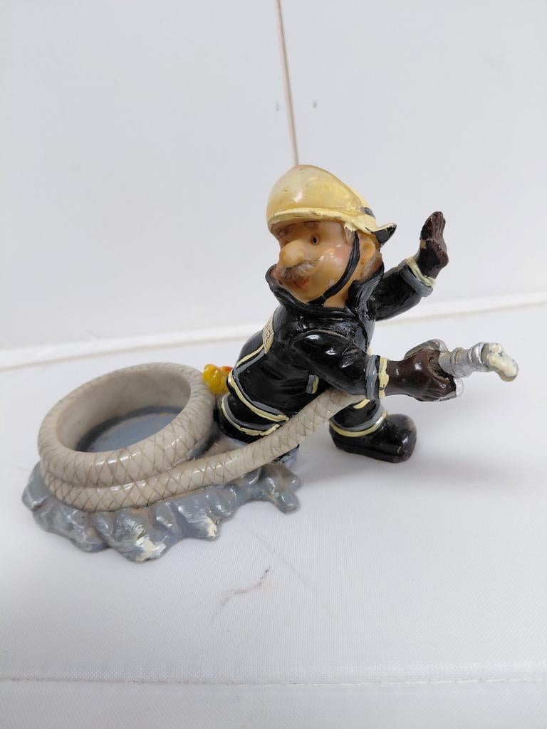 Brandweerman beeldje met slang, Ophalen of Verzenden