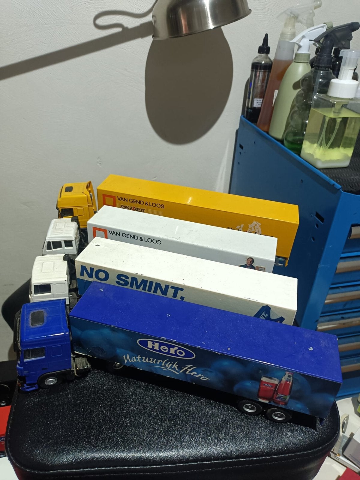 Liontoys Metaal op Trailers Schaal 1:50 - Niet nieuw, wel ne, Hobby en Vrije tijd, Ophalen of Verzenden, Gebruikt, Bus of Vrachtwagen