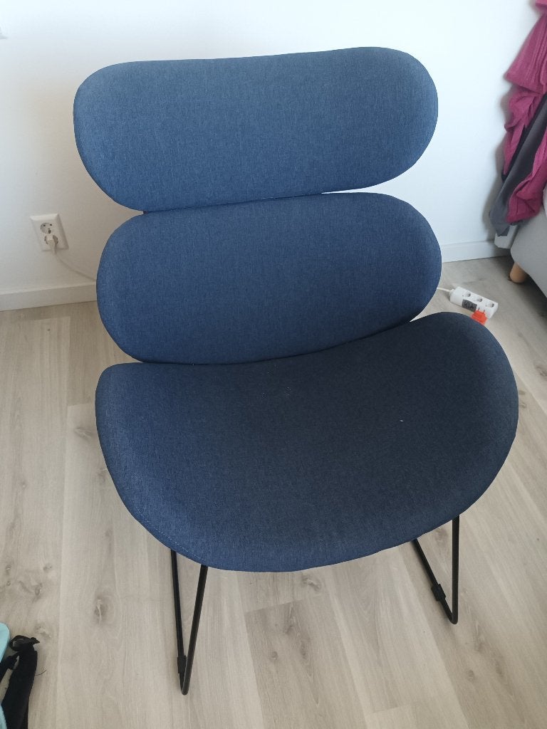 Stoel reading chair must go asap pick up only, Huis en Inrichting, Stoelen, Ophalen, Kunststof, Blauw, Zo goed als nieuw