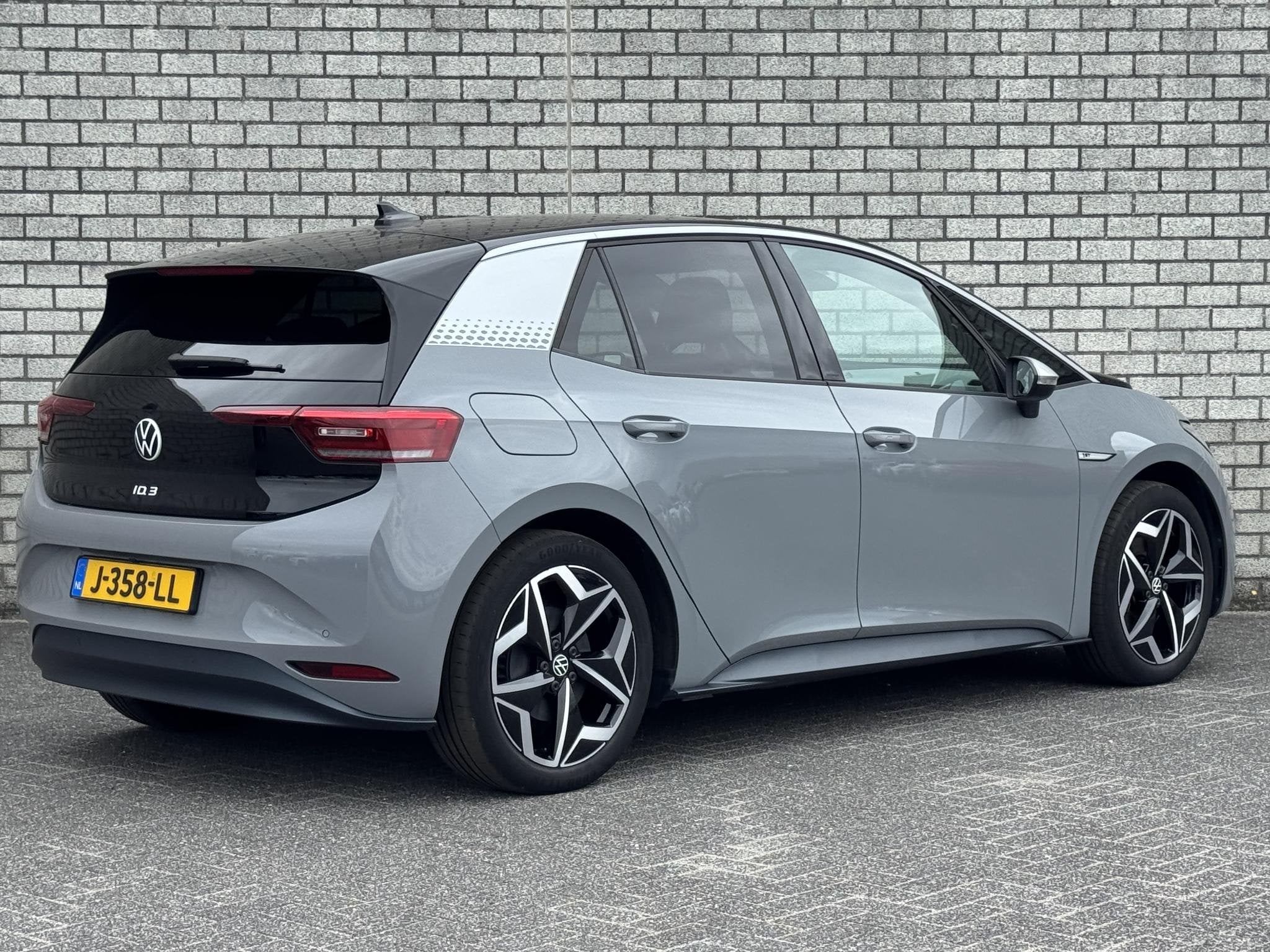 Volkswagen ID.3 First Max 58 kWh | Panoramadak | Trekhaak |, Gebruikt, Huisgarantie, Met garantie (alle), 375 min