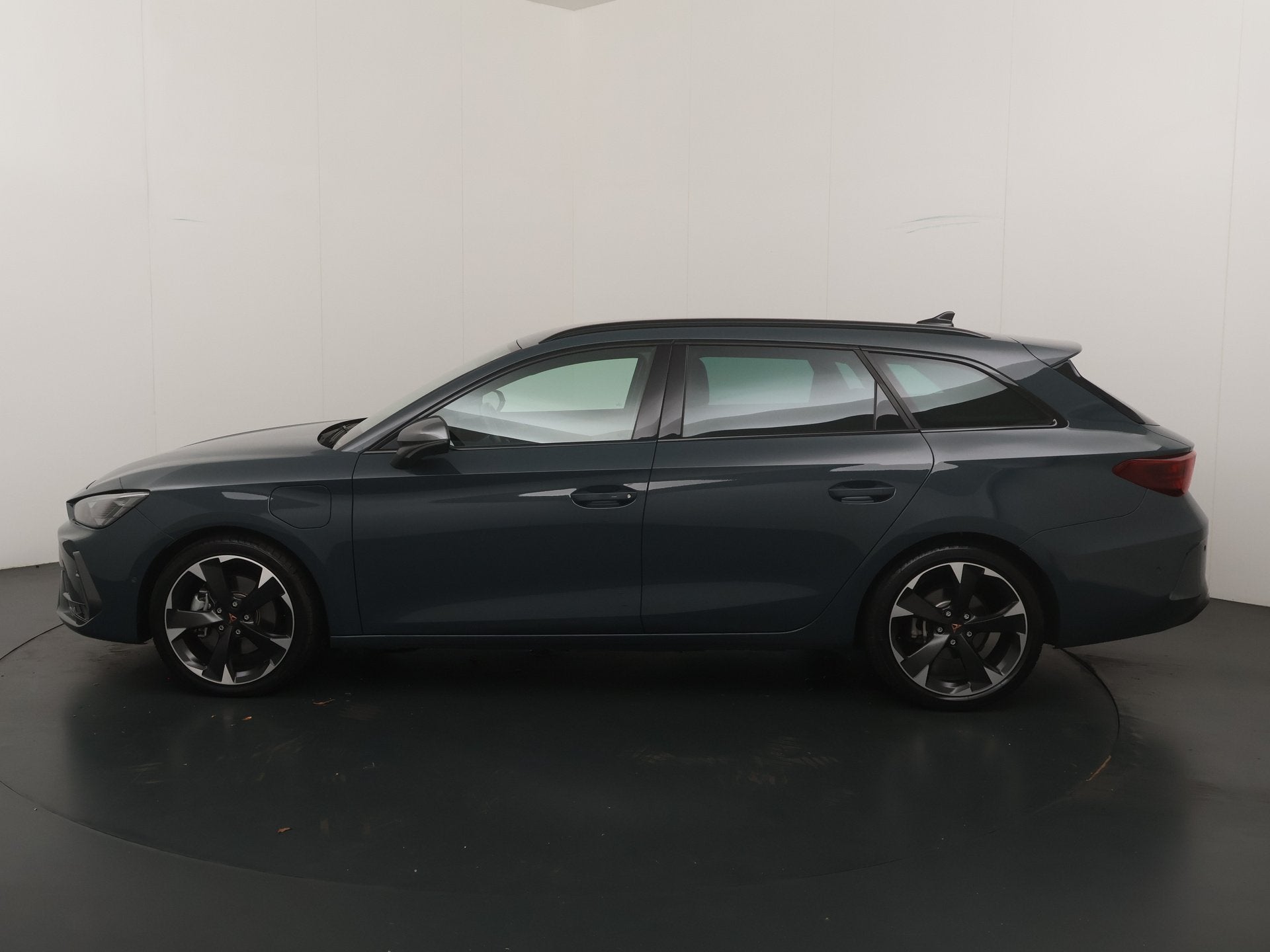 CUPRA Leon Sportstourer 1.5 TSI PHEV 204pk Business | Stoel, Auto's, 12 maanden, 77 km/l, 4 cilinders, Leder en Stof