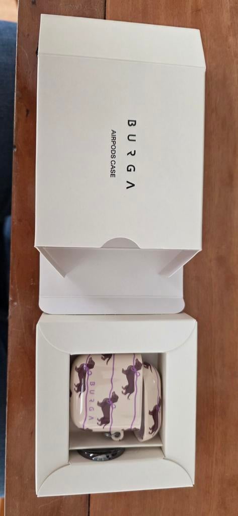 Burga AirPods Case - Bruin met hondenprint, Kunststof, Bruin, Nieuw, Hoesje of Tasje