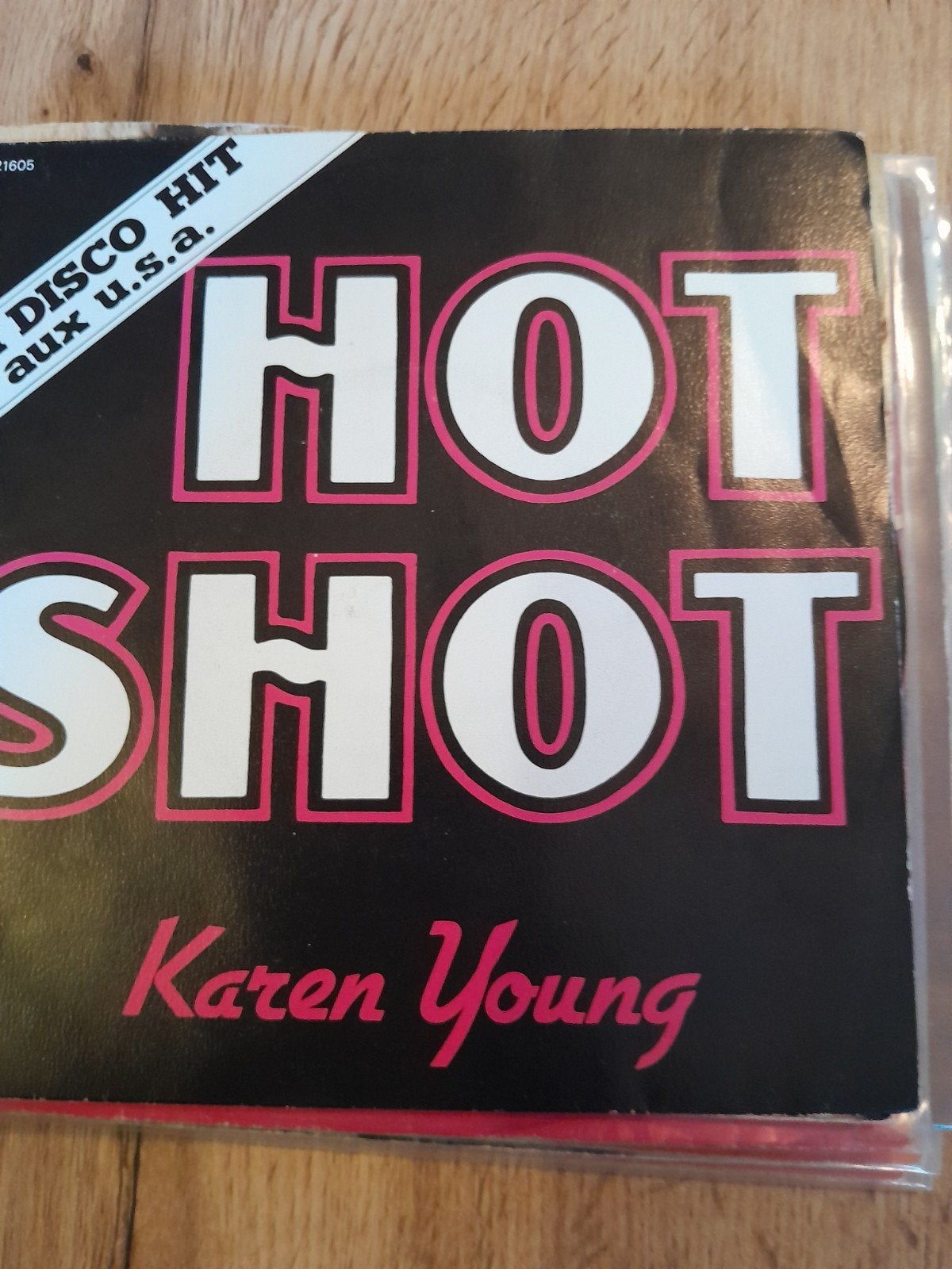 Karen young 7inch hot shot, Ophalen of Verzenden, Zo goed als nieuw, Pop