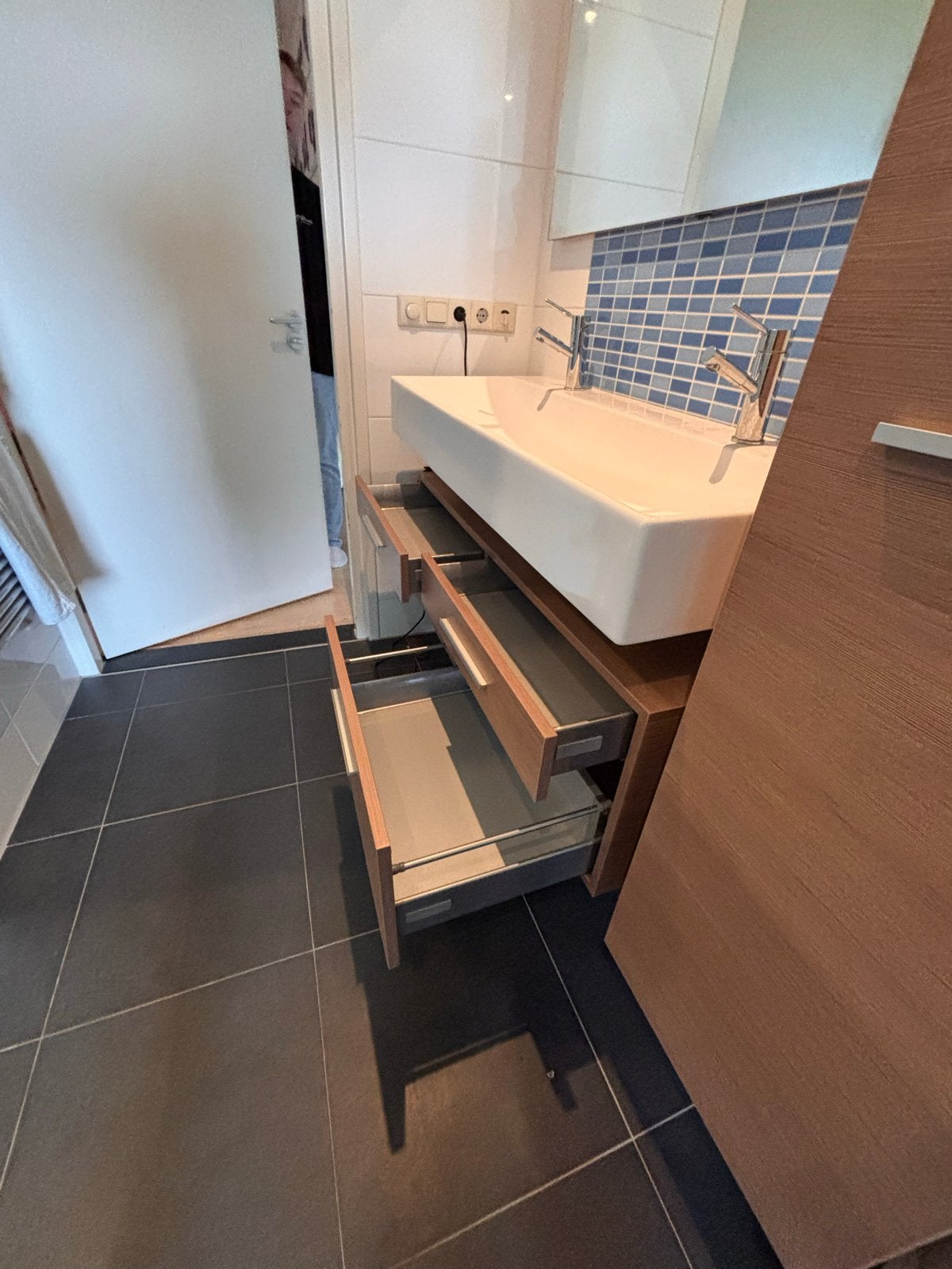 Badkamermeubelset: Wastafelkast en hoge kast (Spinhx), Ophalen, Gebruikt, 100 tot 150 cm, 25 tot 50 cm