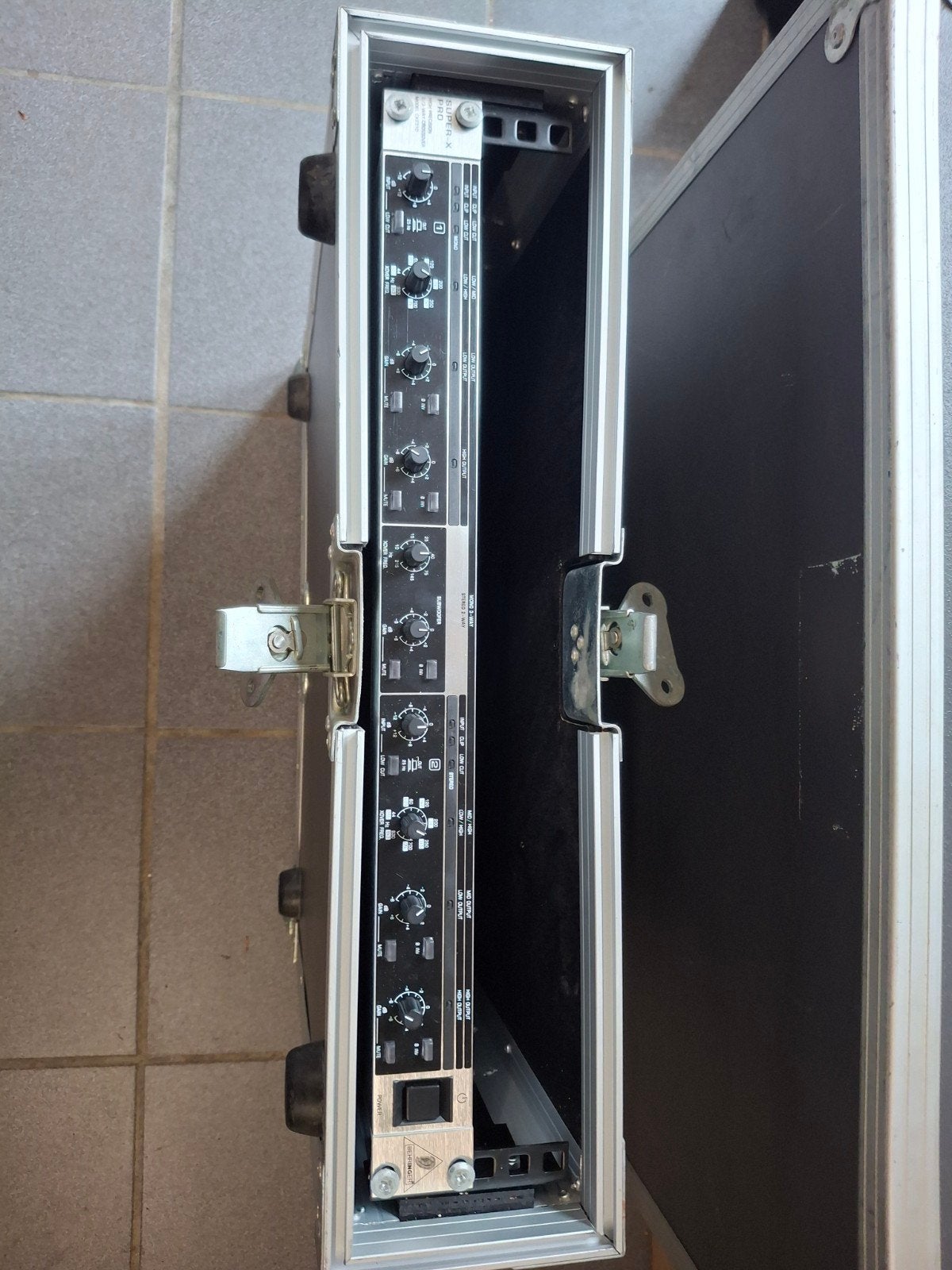 Te koop 1x Behringer cx2310 crossover, Muziek en Instrumenten, Effecten, Ophalen, Zo goed als nieuw