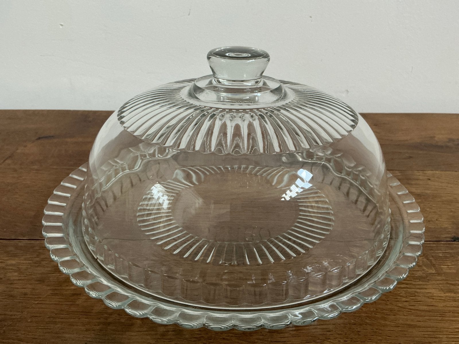 Grote glazen stolp met onderschaal - 32 cm, Glas, Ophalen of Verzenden, Zo goed als nieuw, Met plateau