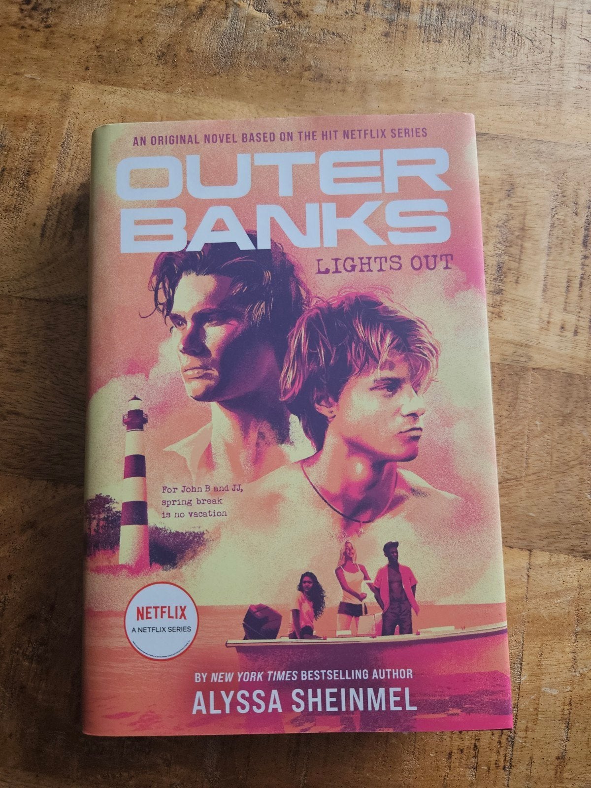 Outer Banks lights out boek Netflix serie, Ophalen of Verzenden, Zo goed als nieuw, Alyssa Sheinmel, Fictie