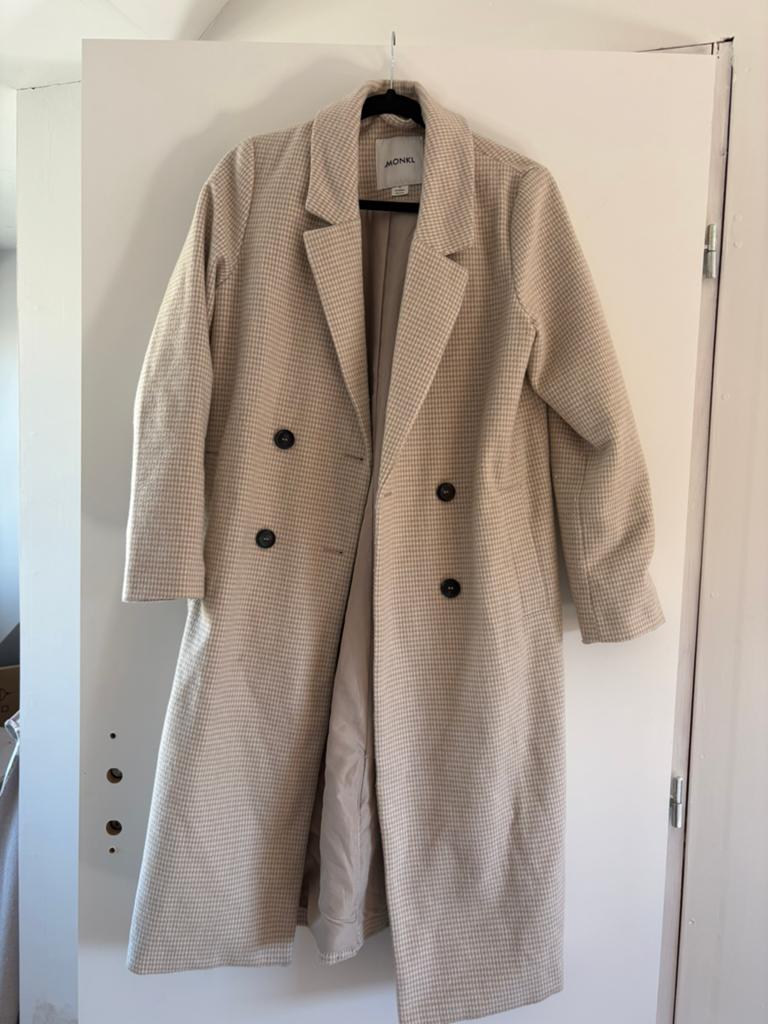 Lange tussenjas Monki, Kleding | Dames, Jassen | Winter, Ophalen of Verzenden, Zo goed als nieuw, Maat 36 (S), Beige