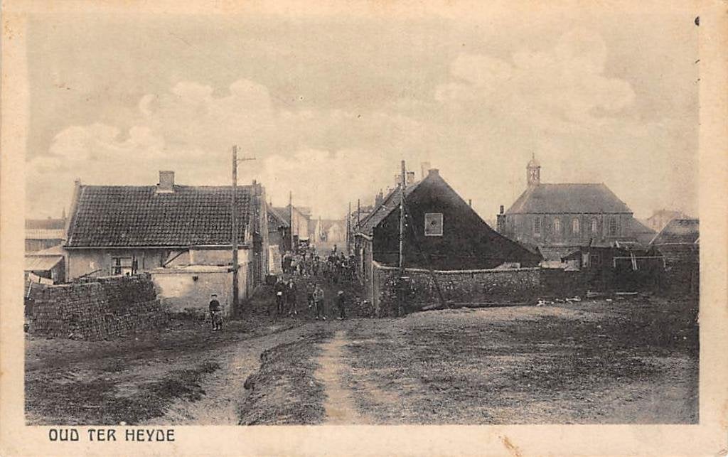 Oud ter Heyde met bewoners Kerk Ter Heijde aan Zee Westland, Verzenden, 1920 tot 1940, Gelopen, Zuid-Holland