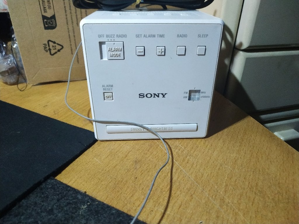 Klok met radio SONY ICF-G1, Ophalen of Verzenden, Zo goed als nieuw, Radio