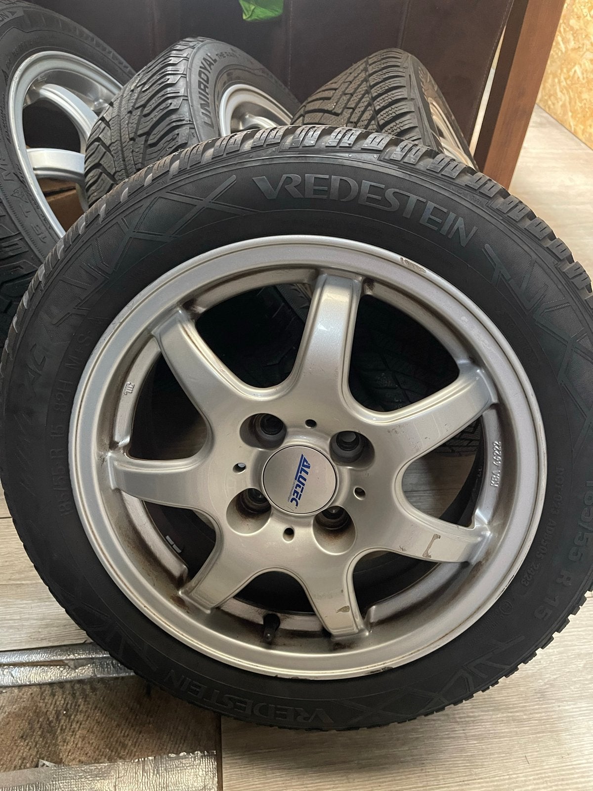 winterbanden met Alutec velgen 185/55 R15 mazda 2, Auto-onderdelen, Ophalen, Gebruikt, 15 inch, Banden en Velgen