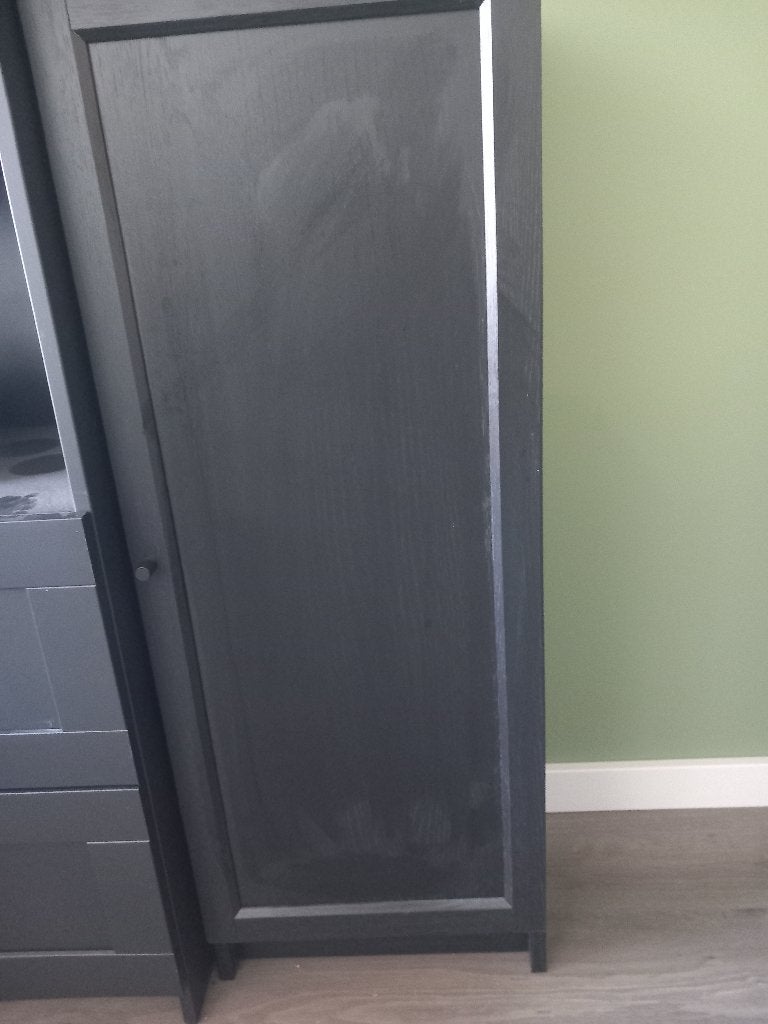 Zwarte boekenkast met planken en deur BILLY serie IKEA, Huis en Inrichting, Kasten | Boekenkasten, Ophalen, Minder dan 50 cm, Met deur(en)