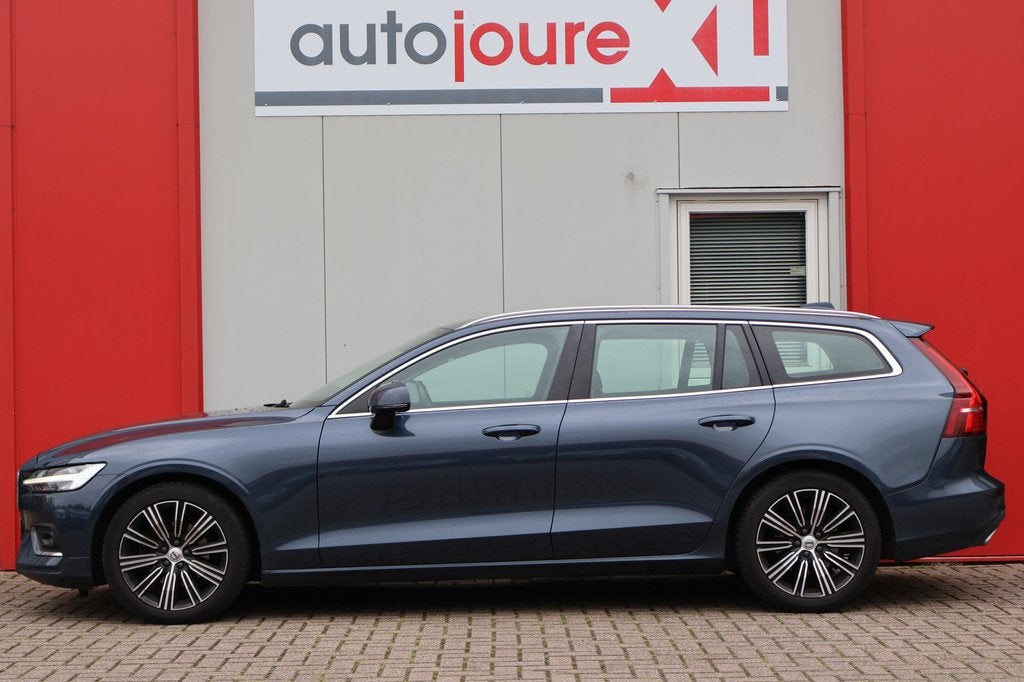 Volvo V60 2.0 D3 Inscription (bj 2021, automaat), Auto's, Volvo, 4 cilinders, Blauw, Leder, Diesel