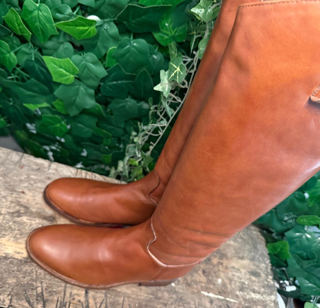 Nieuwe prachtige hoge  laarzen van sendra maat 40, Bruin, Nieuw, Ophalen of Verzenden, Sendra