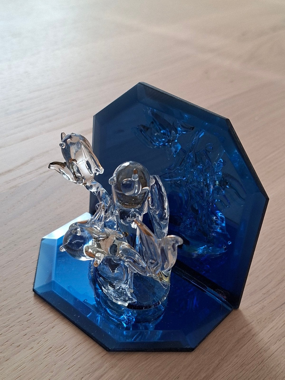 Glazen dolfijnen beeldje op blauwe spiegel, Ophalen, Blauw, Overige stijlen, Zo goed als nieuw