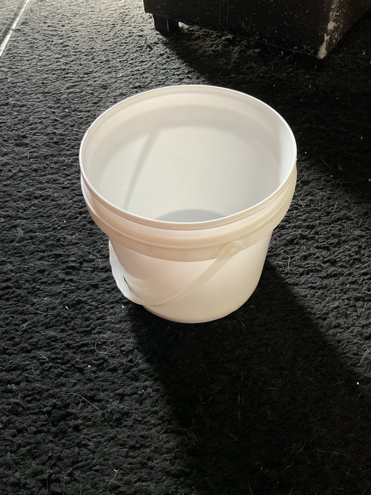 Gratis af te halen: Plastic emmers 3.5 liter met handvat, Ophalen, Zo goed als nieuw, Kunststof, Met deksel