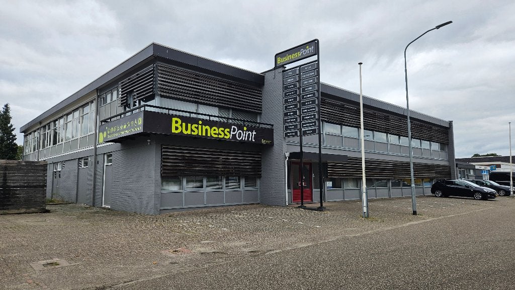 Veelzijdig bedrijfspand ! 350,- per m2 !, 2125 m², Koop, Bedrijfsruimte