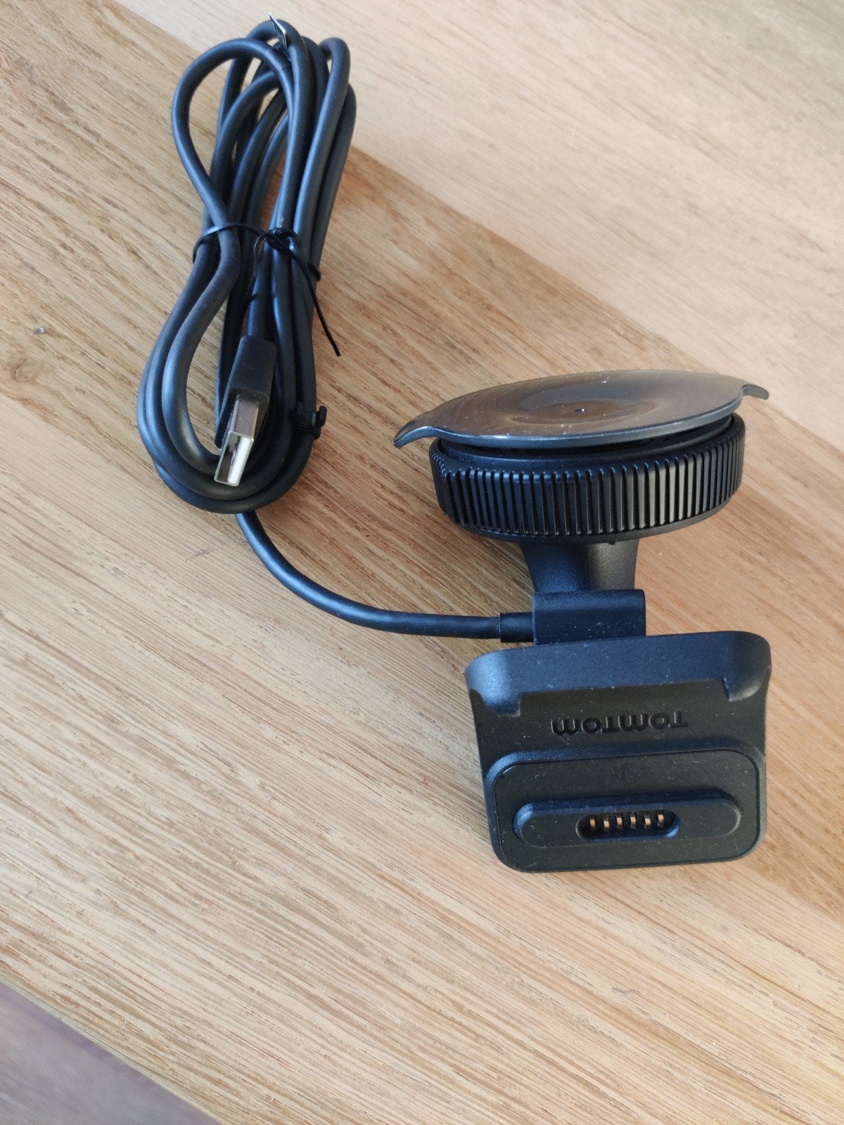 TomTom navigatiehouder met zuignap en USB-kabel, Ophalen of Verzenden, Zo goed als nieuw