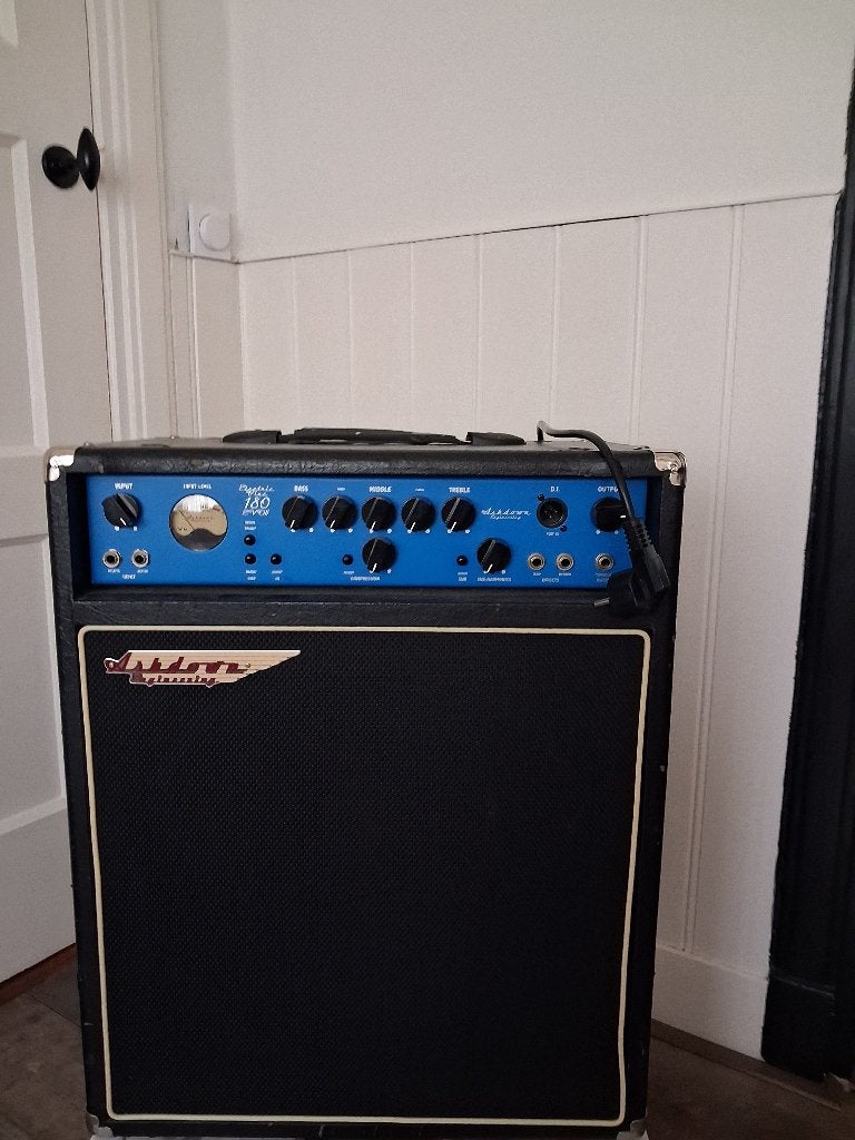 Te koop Ashdown Basgitaar versterker, Muziek en Instrumenten, Ophalen, Gebruikt, Basgitaar, 100 watt of meer
