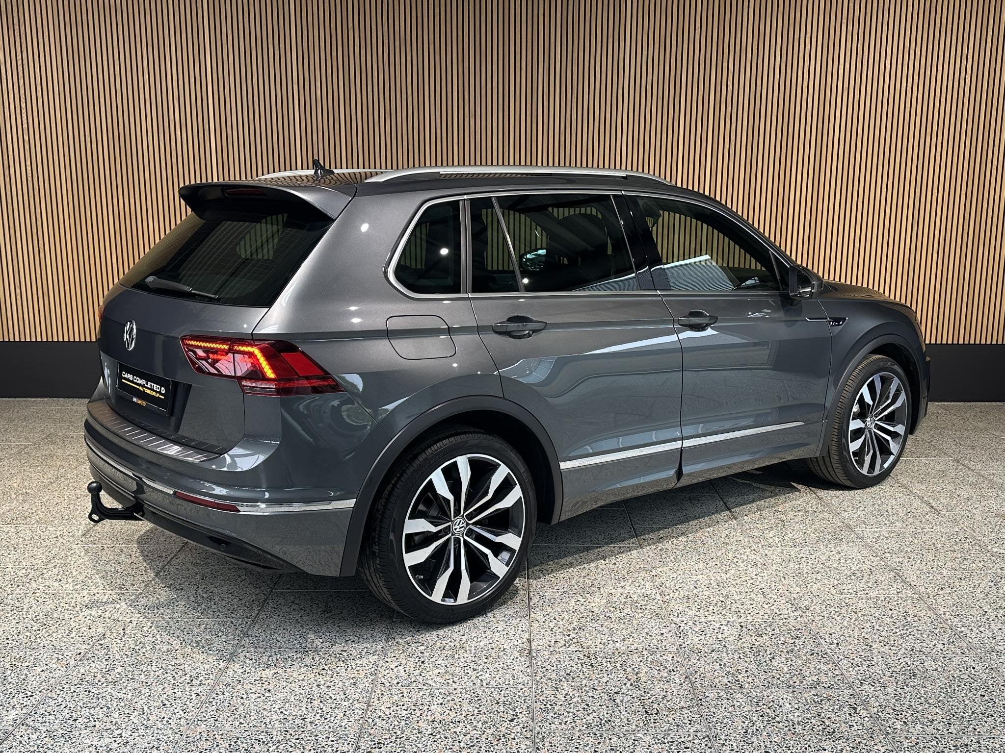 Volkswagen Tiguan 2.0 TSI 4Motion R-line Trekhaak | Schuif-k, Auto's, Automaat, Dealer onderhouden, Automatische klimaatregeling