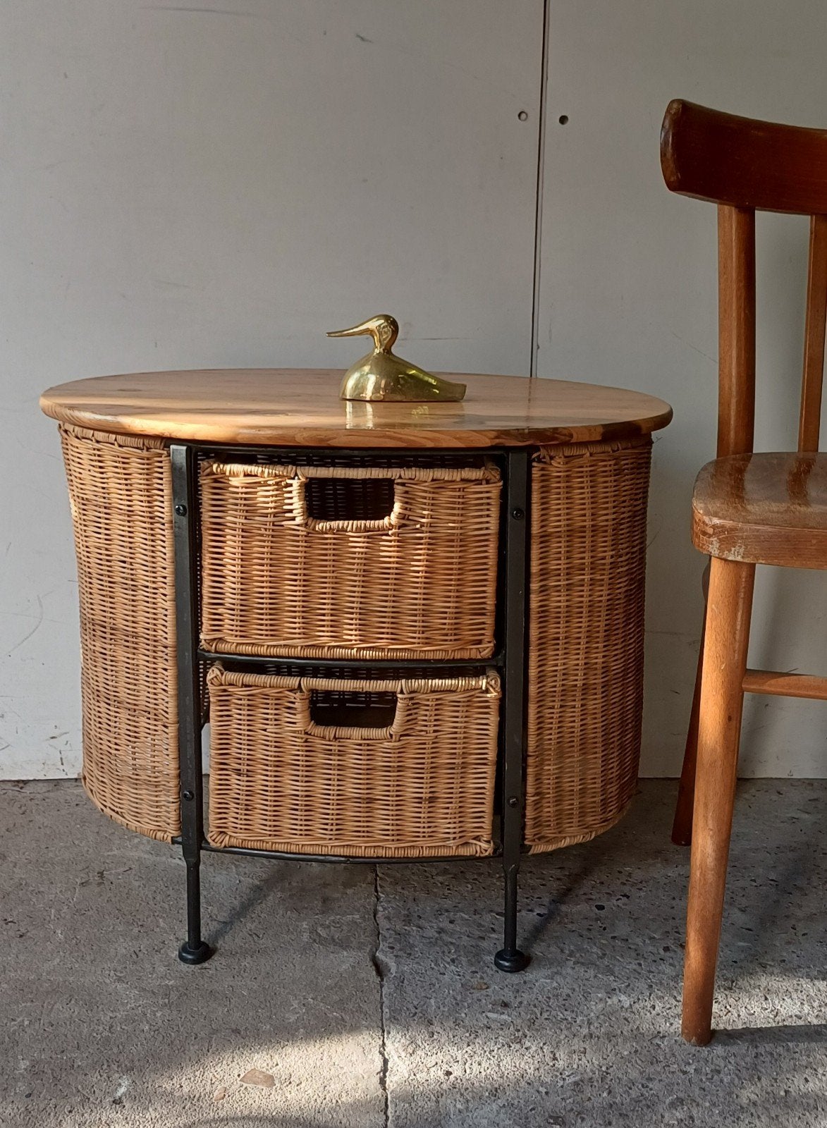 Vintage boho rotan zwart metaal kastje, nachtkastje, Zo goed als nieuw, Metaal, 25 tot 50 cm, 50 tot 100 cm