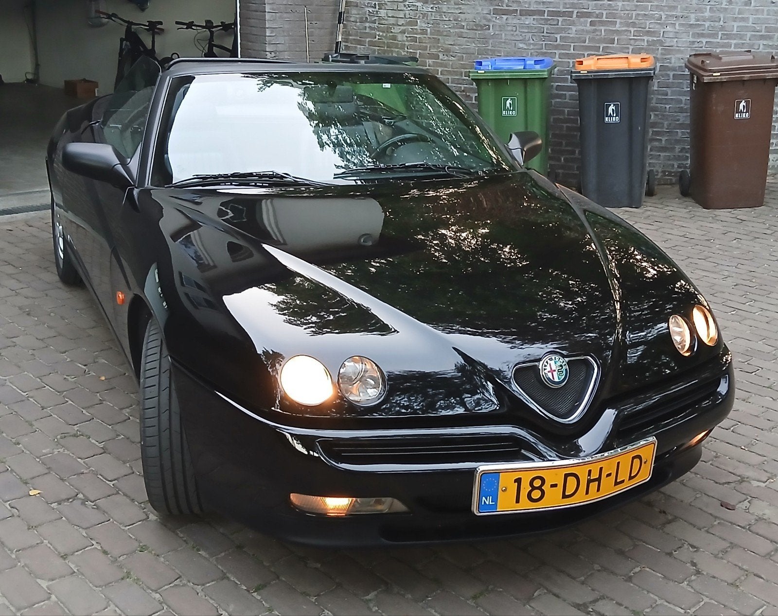 Alfa Romeo Spider 2.0 Twin Spark 16V, 8-1999, Zwart met., Voorwielaandrijving, 1345 kg, Zwart, Cabriolet