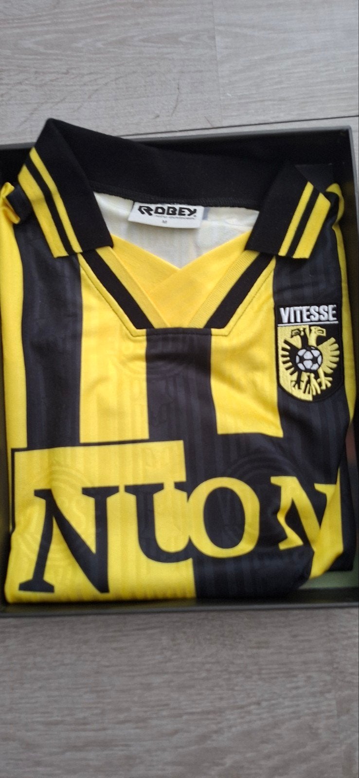 Vitesse shirt Nikos Machlas - Gouden Schoen 1997/1998, Maat 48/50 (M), Nieuw, Ophalen of Verzenden, Voetbal