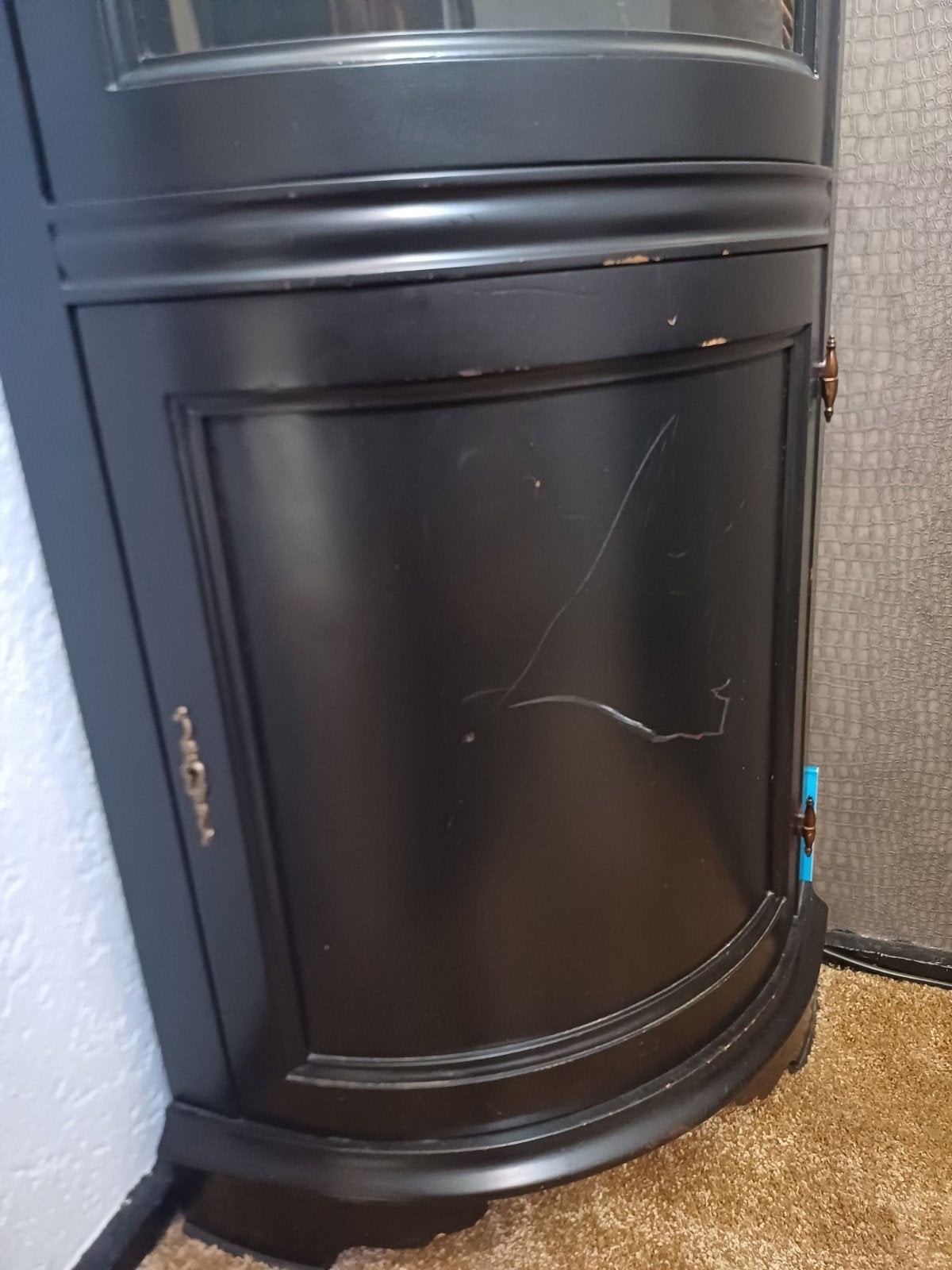 Foto 4 van Hoekvitrinekast met verlichting - opknapper