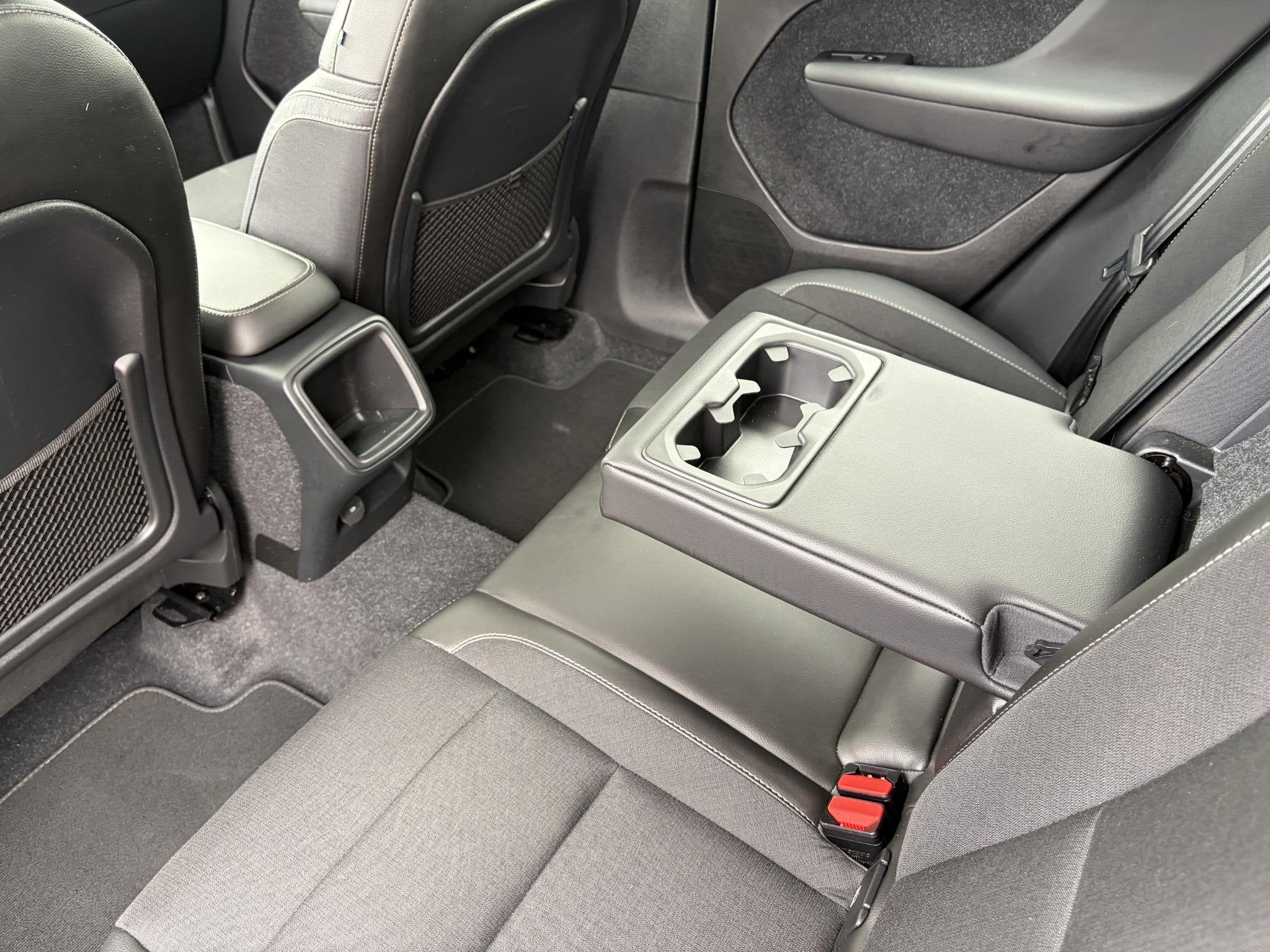 Volvo XC40 1.5 T3 Momentum Pro / Trekhaak ( 1600 kg ) / Navi, Auto's, Volvo, Gebruikt, Euro 6, Leder en Stof, Origineel Nederlands