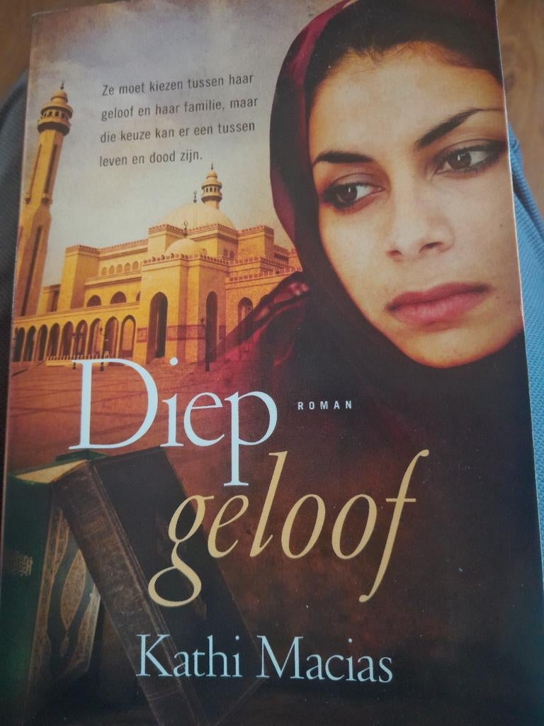 Kathi Macias - #3, Boeken, Literatuur, Zo goed als nieuw, Ophalen of Verzenden