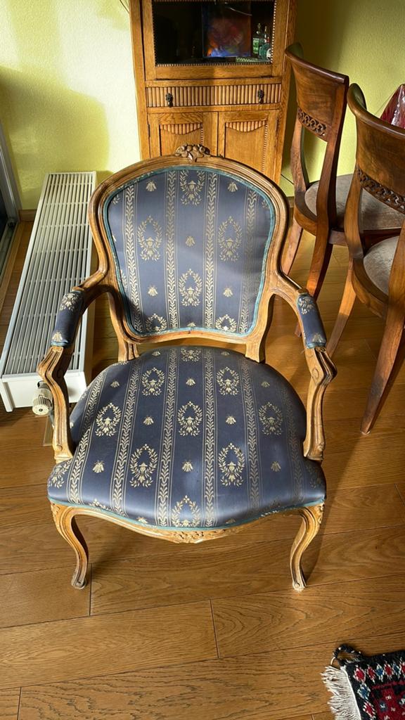 Antiek damesstoeltje bewerkt hout blauwe bekleding, Antiek en Kunst, Ophalen