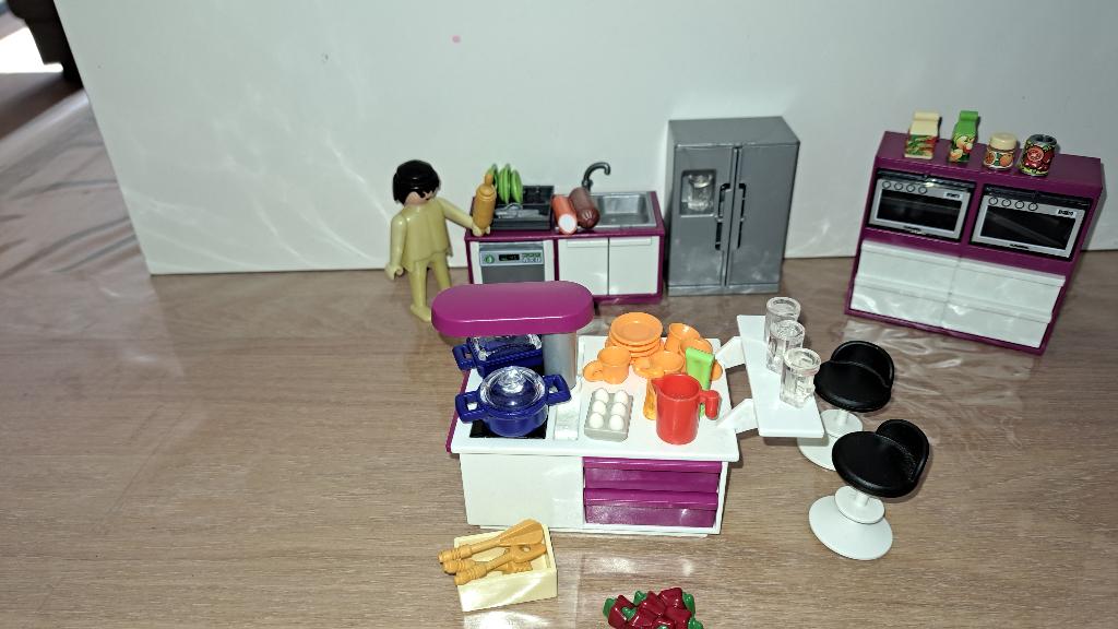 Playmobil Keuken met kookeiland (5582) aangeboden, Kinderen en Baby's, Speelgoed | Playmobil, Ophalen, Zo goed als nieuw, Complete set