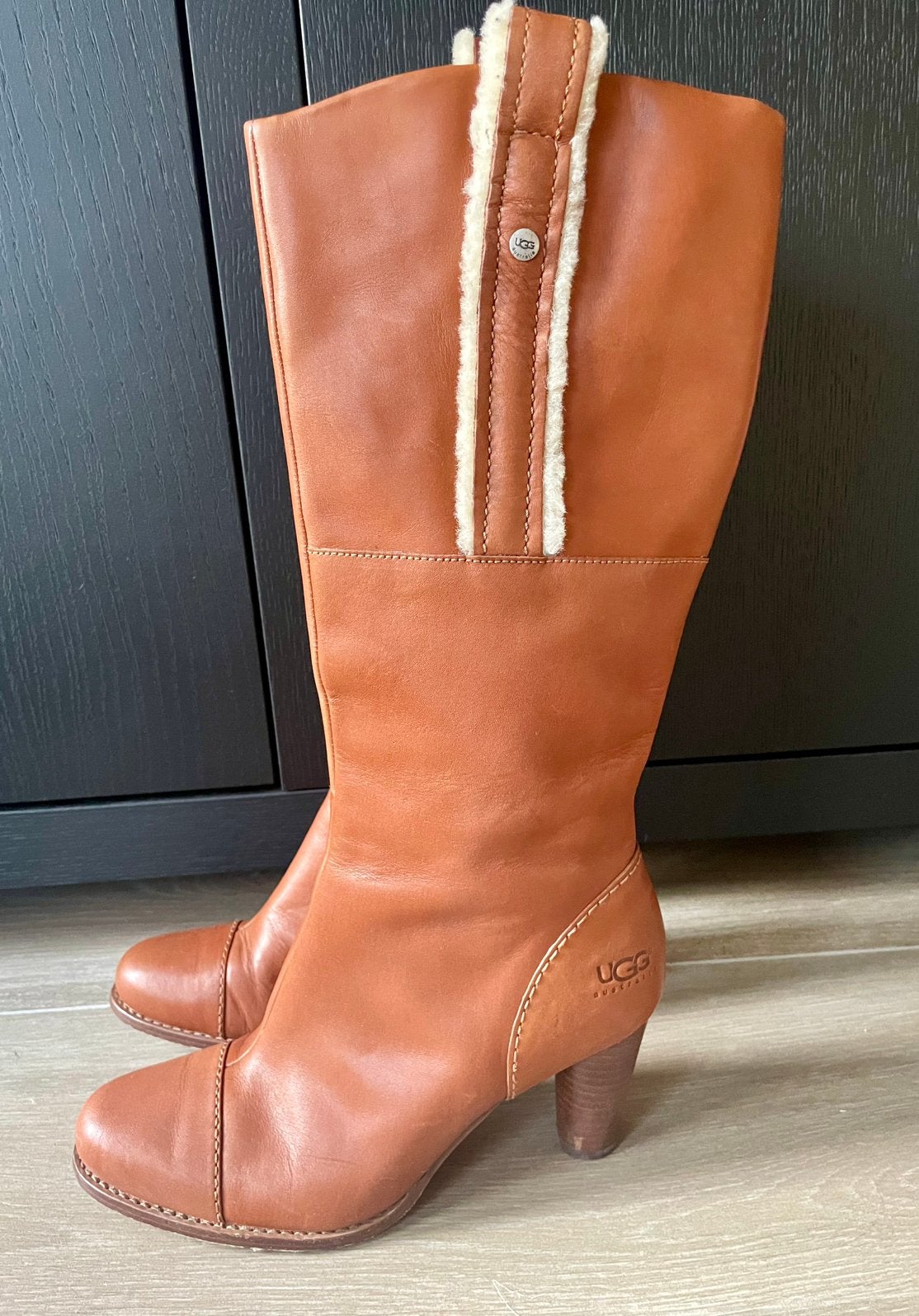 100% original UGG laarzen, Hoge laarzen, Bruin, Ophalen of Verzenden, Zo goed als nieuw