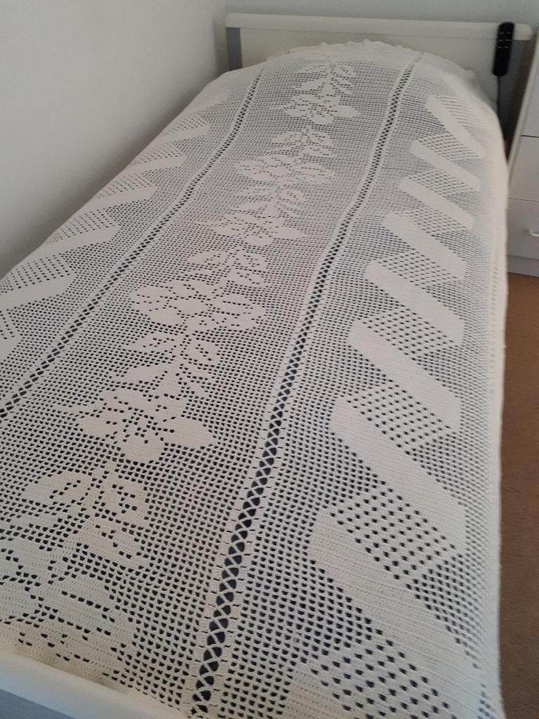 Een prachtige hand gehaakte zgan creme kleurige sprei, Antiek en Kunst, Ophalen of Verzenden