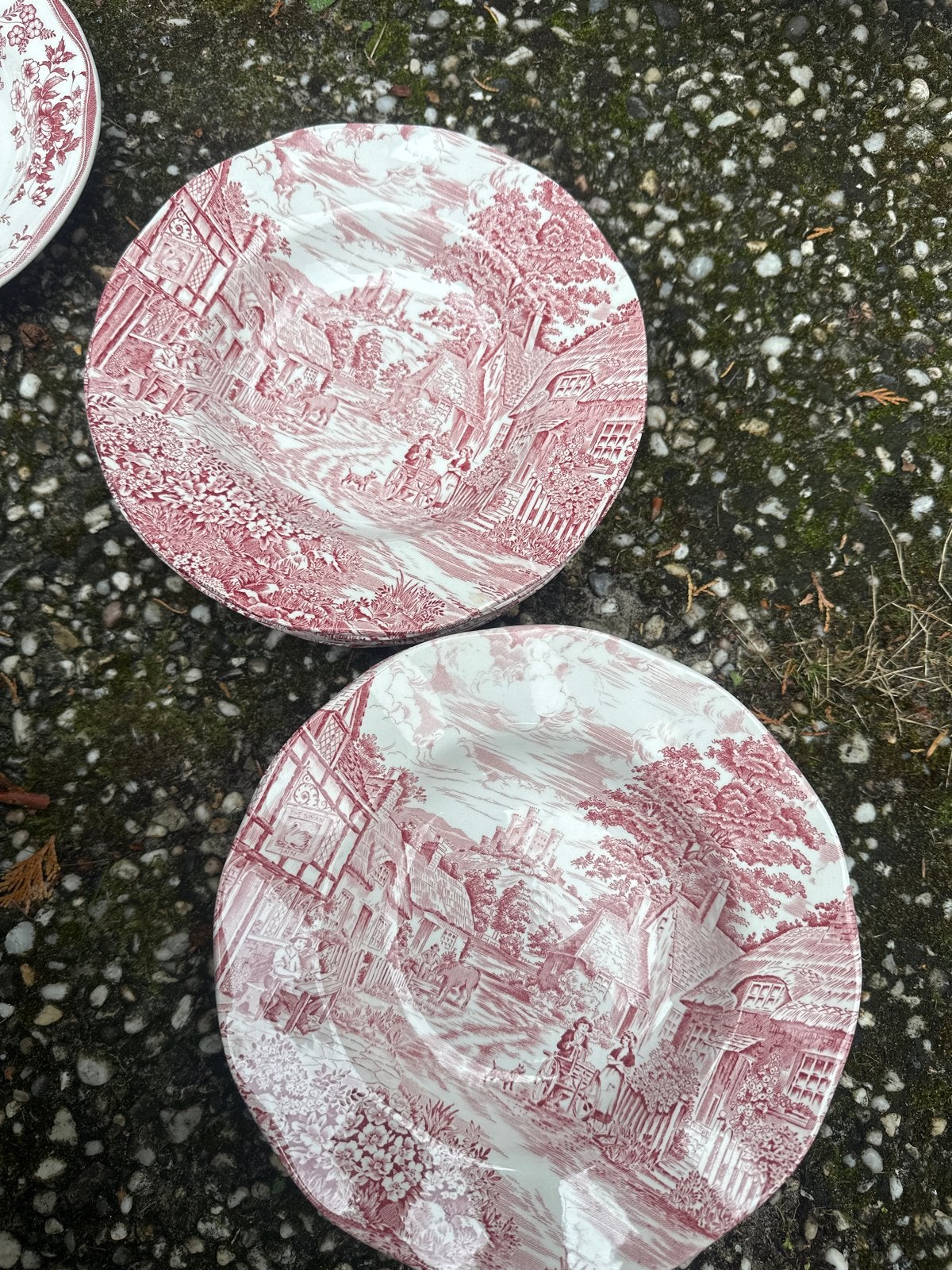 11 diepe borden roze Enoch Wedgwood Old English Village, Ophalen