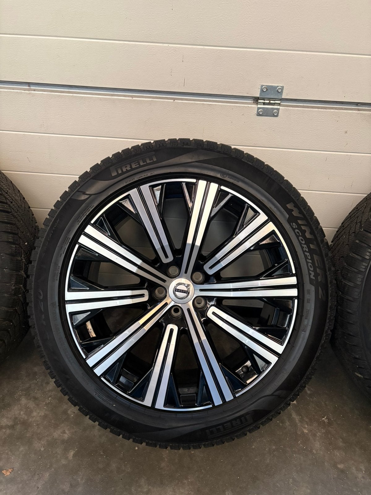 Volvo XC90 Inscription 20 inch winterset Pirelli 7,5+ mm, Auto-onderdelen, Banden en Velgen, Gebruikt, 275 mm, Banden en Velgen